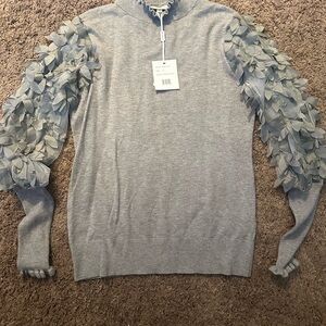 Sioni Gray Pullover Sweater with Floral Appliqué Sleeves